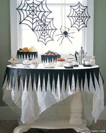 halloween%20cake%20stand%20and%20table.j