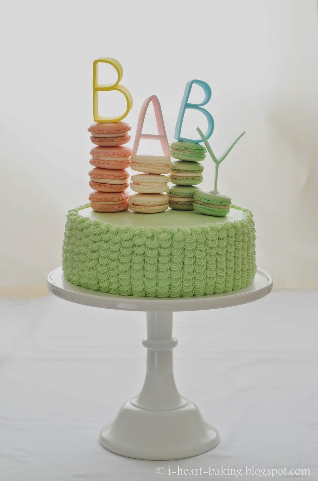 cake_peachLayerCakeWithMacarons7-1712m.j