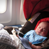 Перелет с грудным ребенком: особенности перелета, что взять с собой в самолет, советы мам 