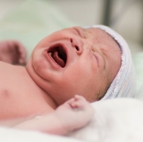 5 проверенных способов успокоить плачущего малыша