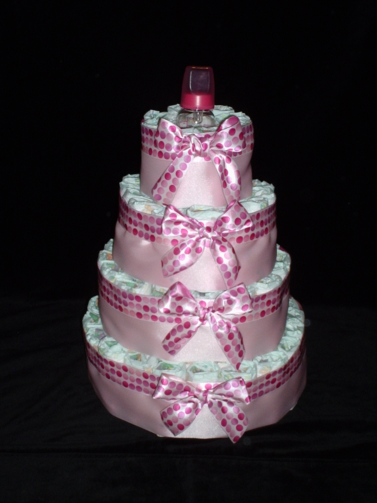 pink_polkadot_diaper_cake_ykld.jpg